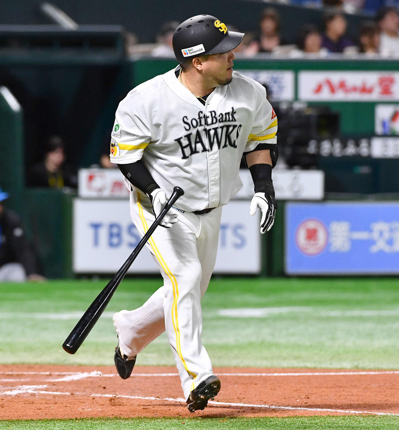 ソフトバンク対日本ハム　4回裏ソフトバンク2死、山川は中越え本塁打を放つ（撮影・岩下翔太）