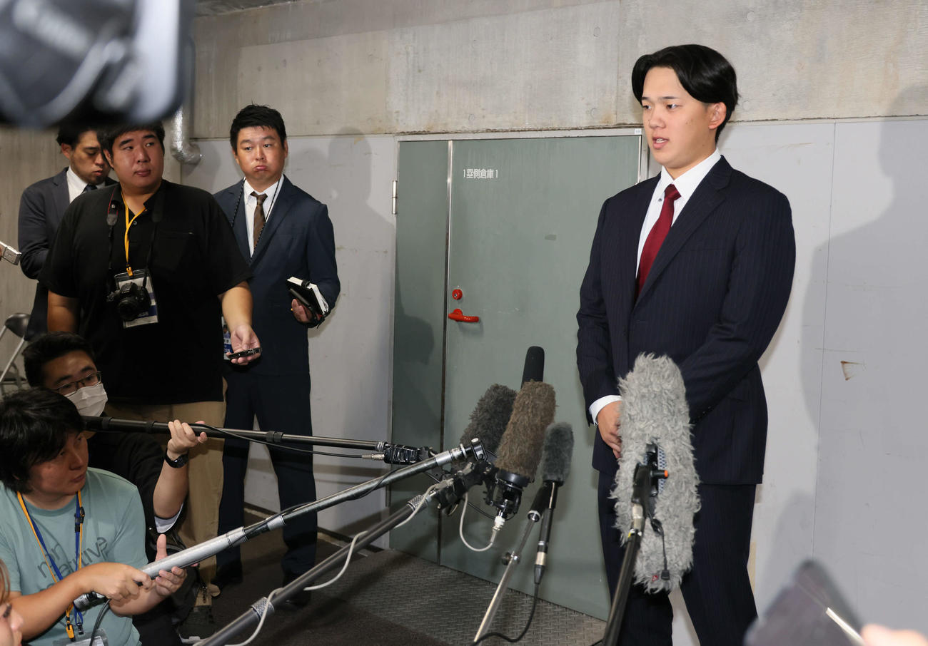 戦力外通告された広島小林（撮影・加藤孝規）
