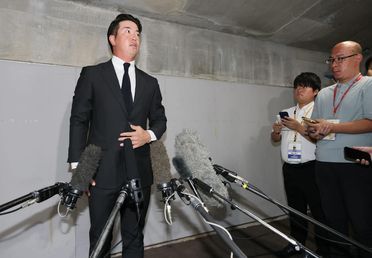 戦力外通告された広島中村健（撮影・加藤孝規）