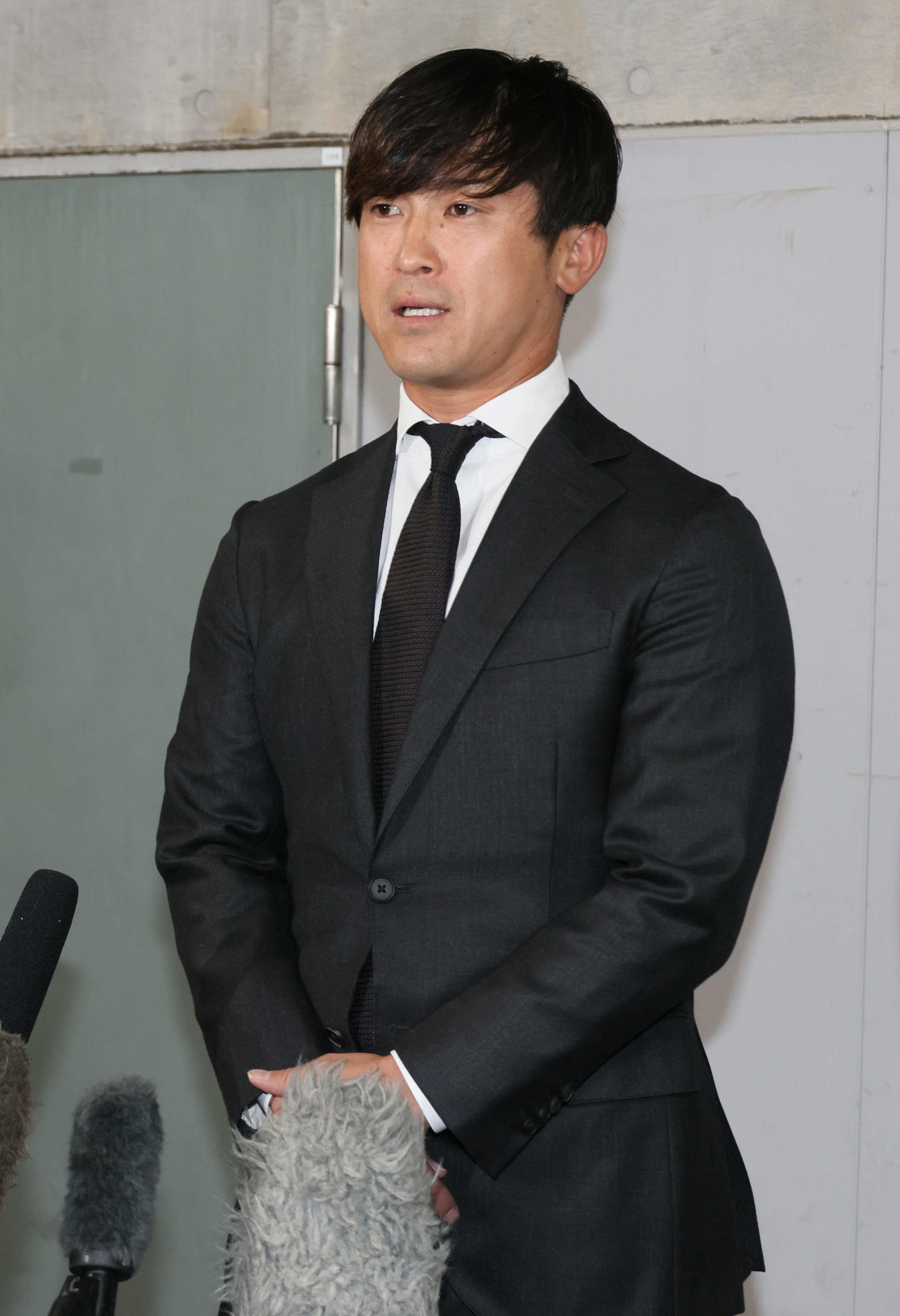 戦力外通告された広島上本（撮影・加藤孝規）