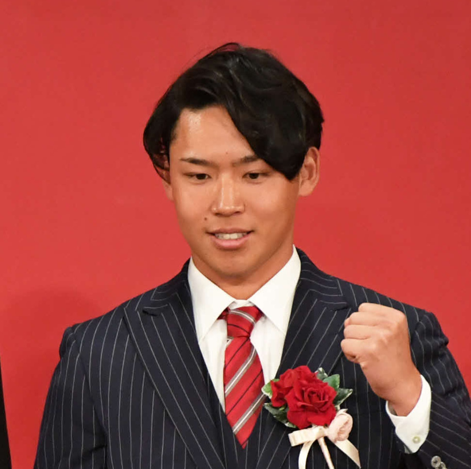 「NPB AWARDS 2022」最優秀新人賞を受賞した西武水上由伸（2022年11月25日）