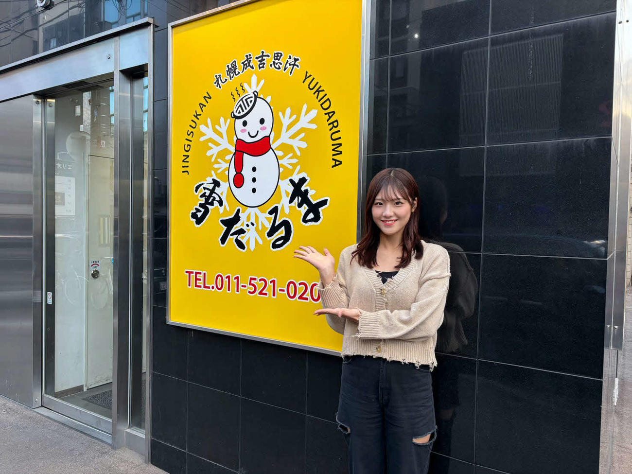 店の看板にはかわいい雪だるまが