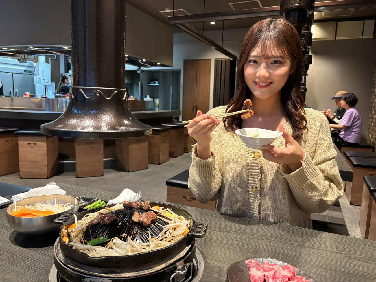 ジンギスカンを食べる工藤