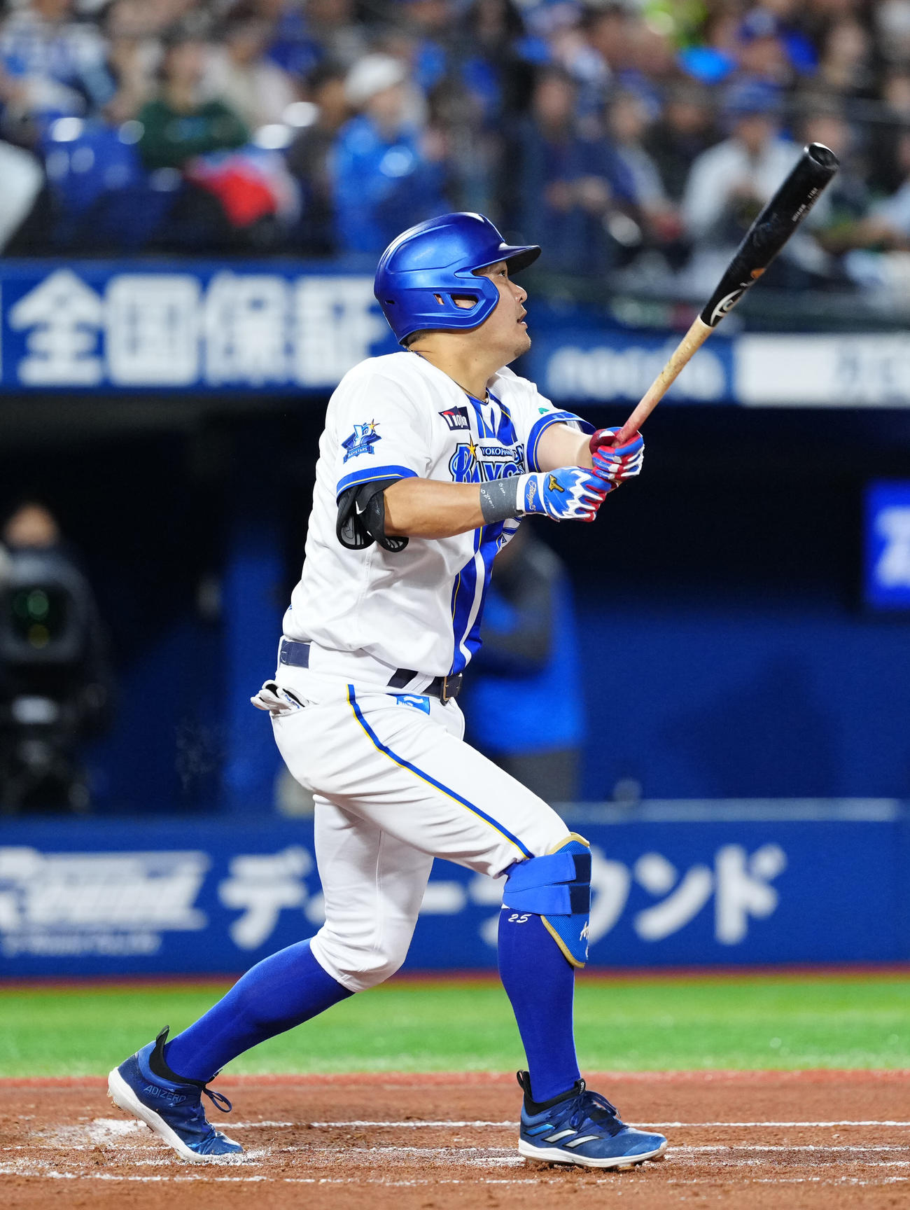 DeNA対ヤクルト　1回裏DeNA1死二塁、2点本塁打を放つ筒香（撮影・江口和貴）