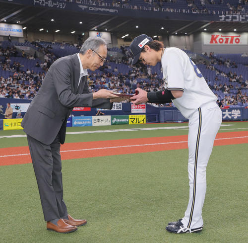 オリックス】最優秀選手賞の中川圭太に月桂冠「激励シリーズ」表彰