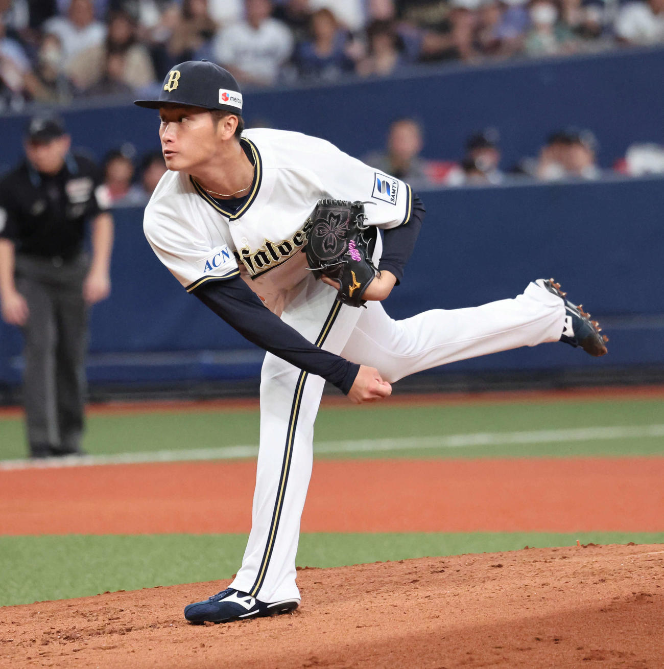 オリックス対西武　2回途中から緊急登板したオリックス2番手の権田（撮影・西尾就之）