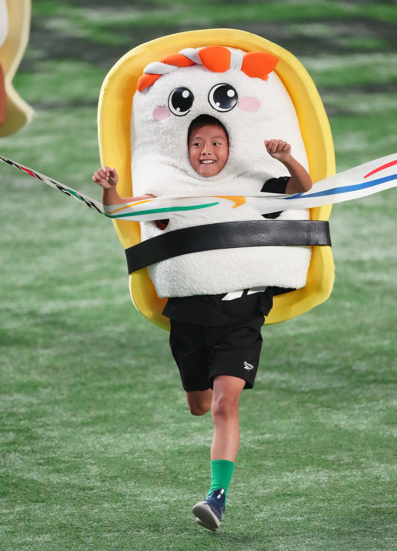 巨人対中日　すしレースはたまごの勝利（撮影・鈴木みどり）