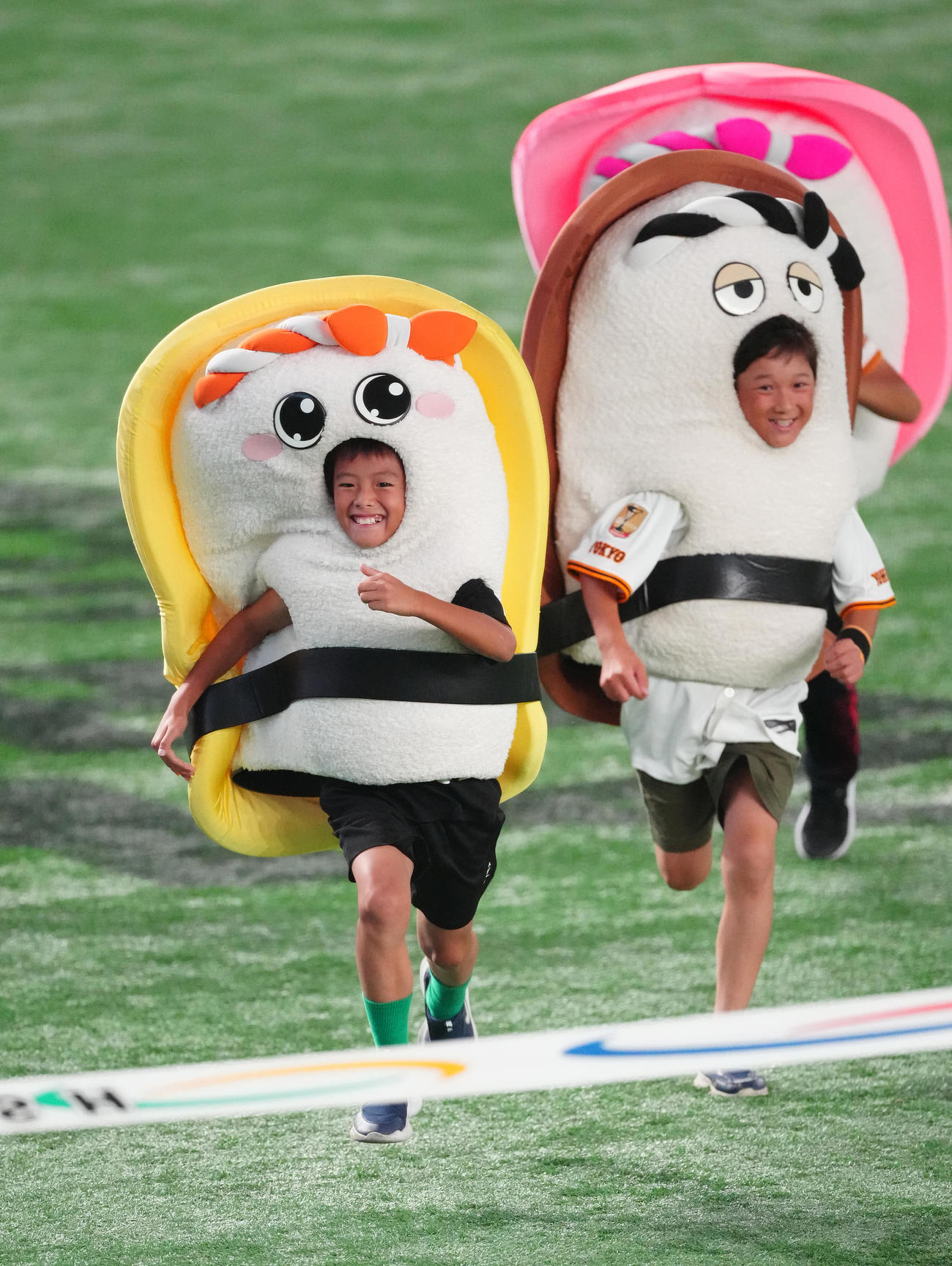 巨人対中日　すしレースはたまごの勝利（撮影・鈴木みどり）