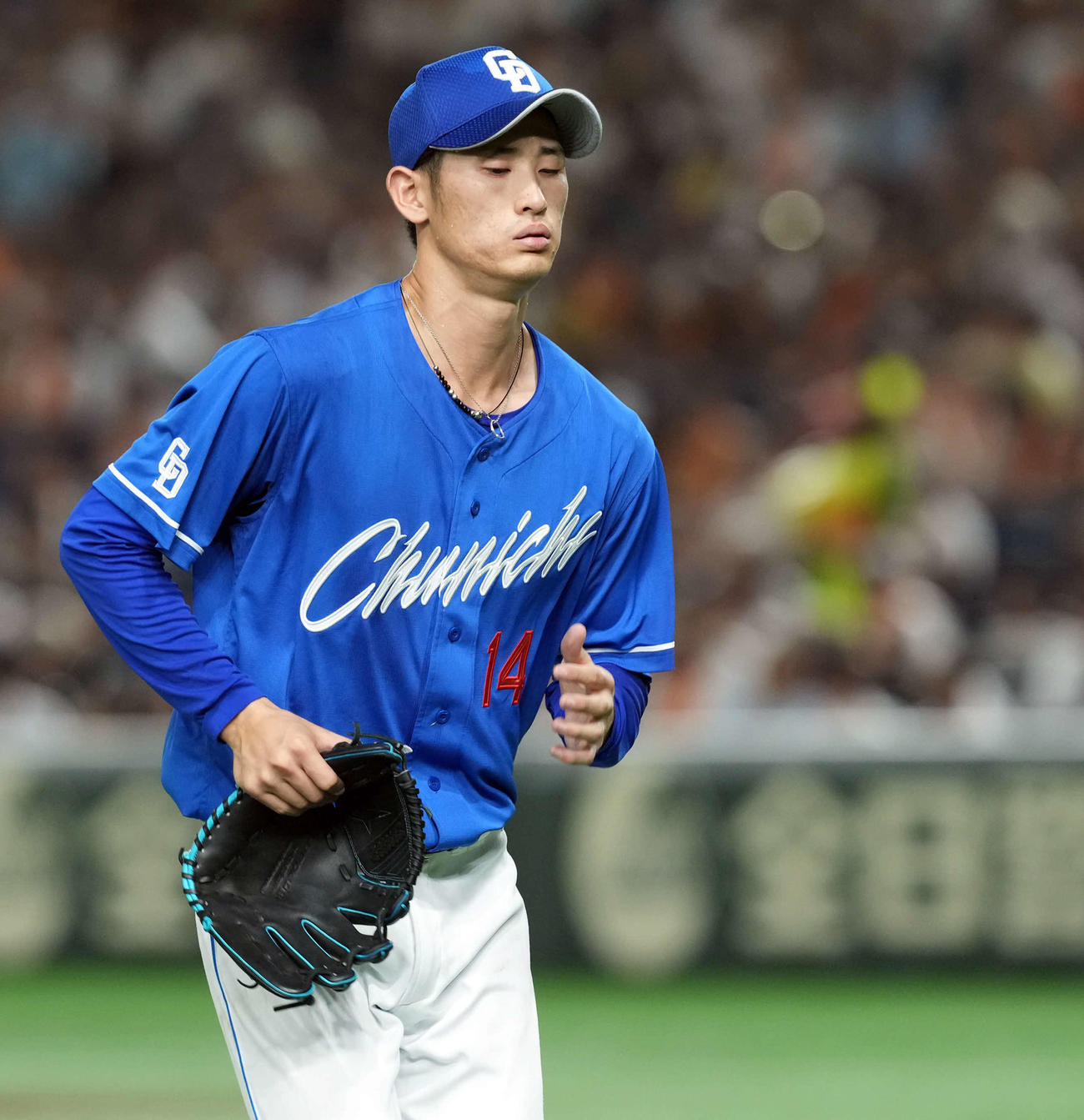 巨人対中日　4回途中で降板する中日の先発草加（撮影・たえ見朱実）