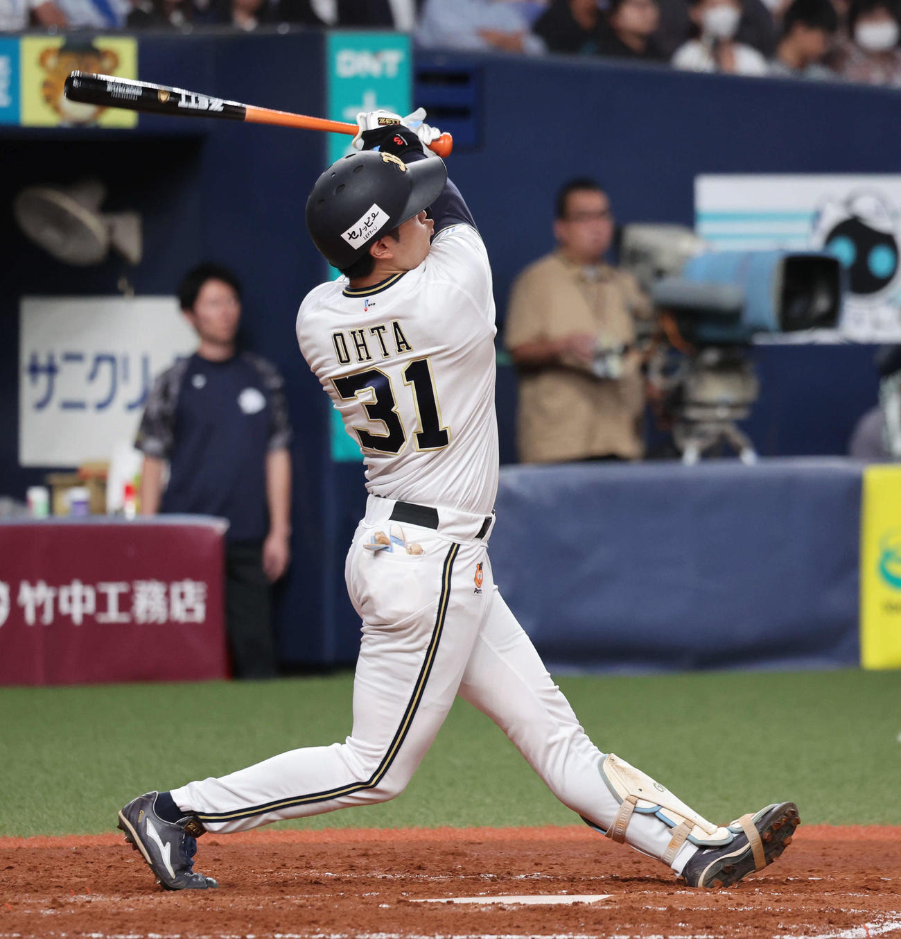 オリックス対西武　4回裏オリックス2死一塁、太田は左越えに本塁打を放つ（撮影・西尾就之）