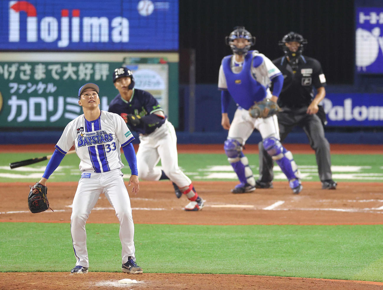 DeNA対ヤクルト　6回表ヤクルト2死二塁、鈴木叶に中前同点適時打を浴びる武田（撮影・河田真司）