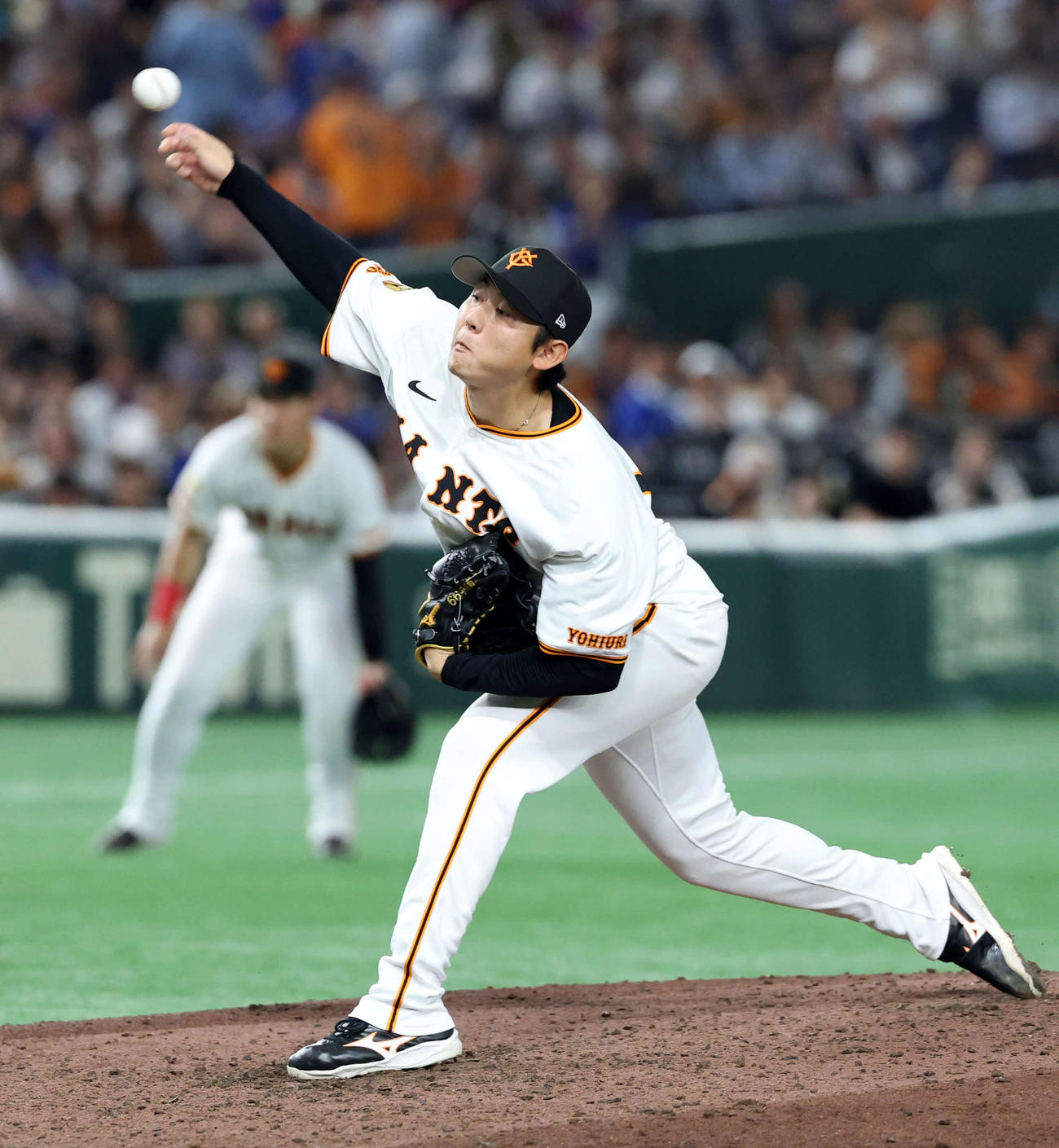 巨人対中日　8回表中日の攻撃で投球する平内（撮影・浅見桂子）