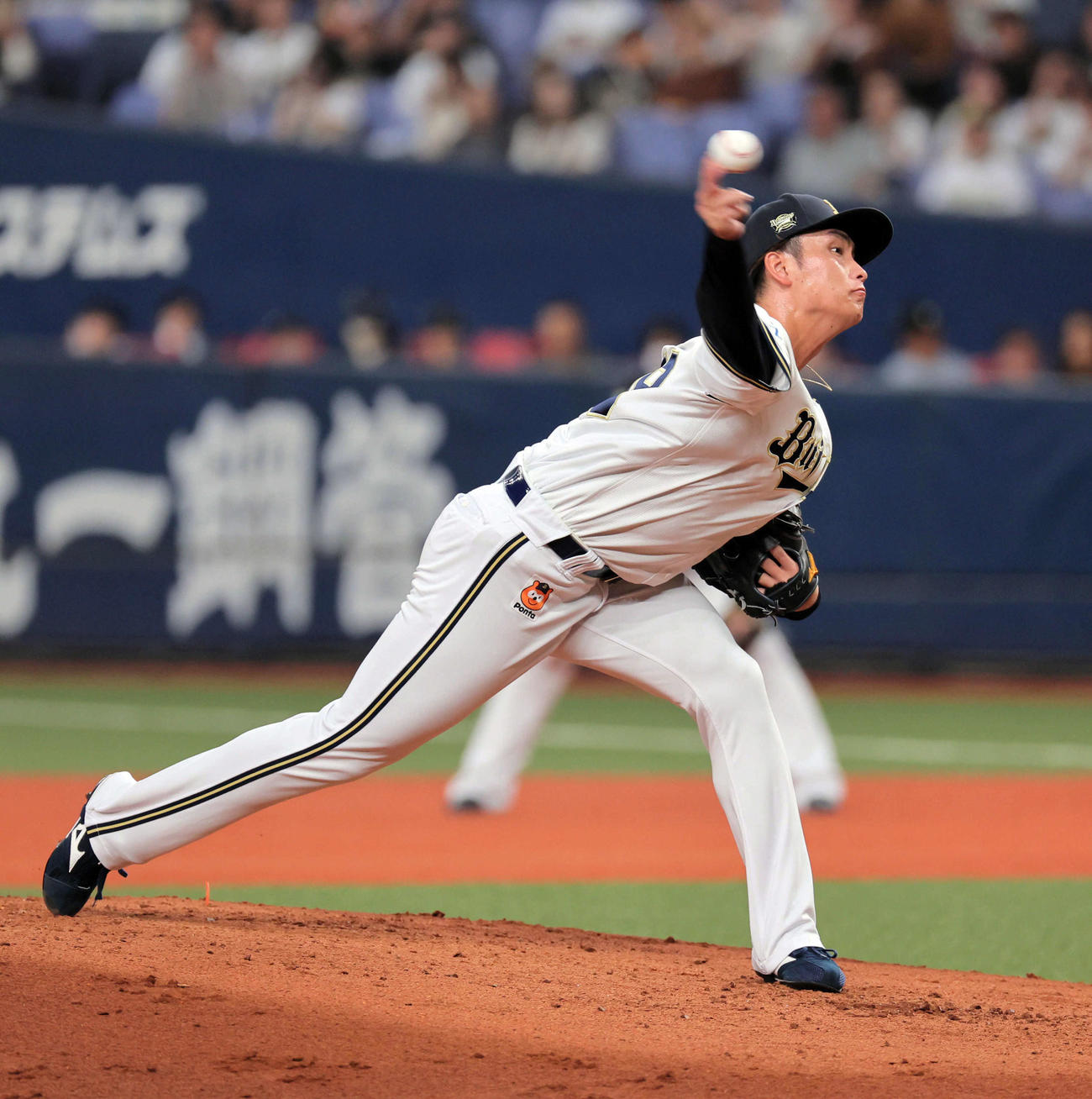 オリックス対西武　オリックス2番手の権田（撮影・宮崎幸一）