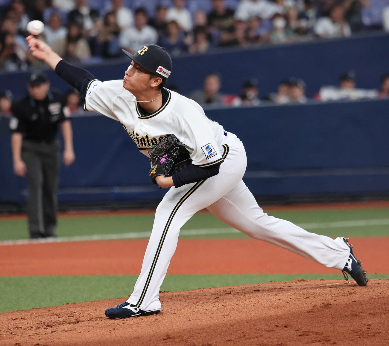 オリックス対西武　2回途中から緊急登板したオリックス2番手の権田（撮影・西尾就之）
