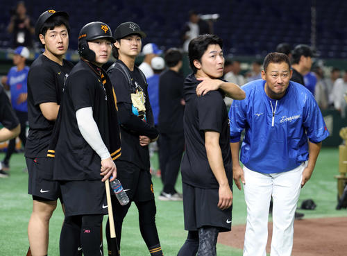 中日】東京Dで笑顔の別れ…引退の中田翔「最高の思い出」古巣巨人＆中