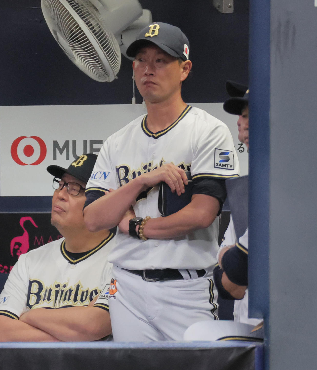 オリックス対西武　厳しい表情で試合を見つめるオリックス岸田監督（撮影・宮崎幸一）