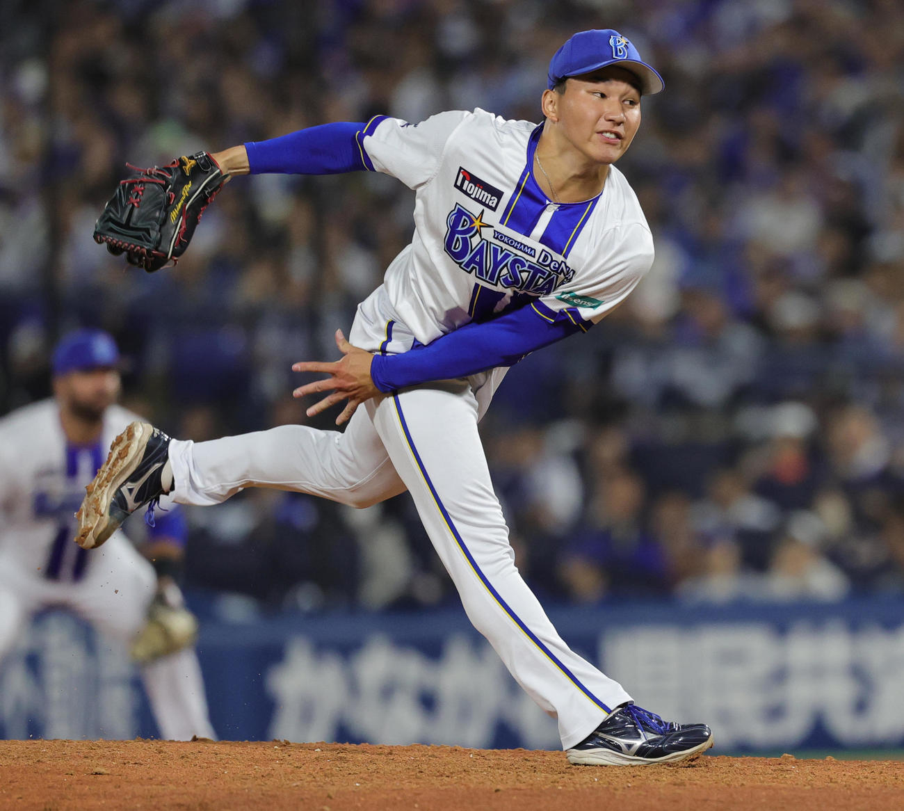 DeNA対ヤクルト　6回表からプロ初登板で力投するDeNA武田（撮影・野上伸悟）