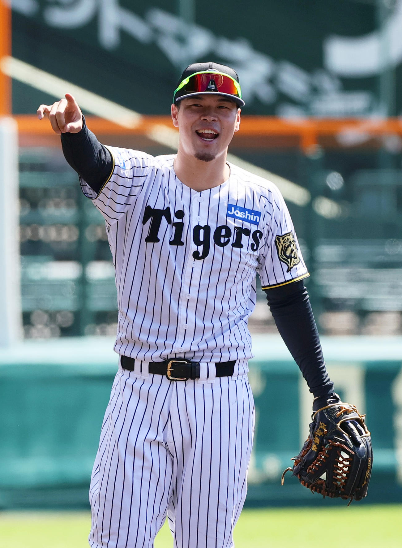2025年9月30日、シートノックで声を出す阪神佐藤輝明（撮影・上山淳一）