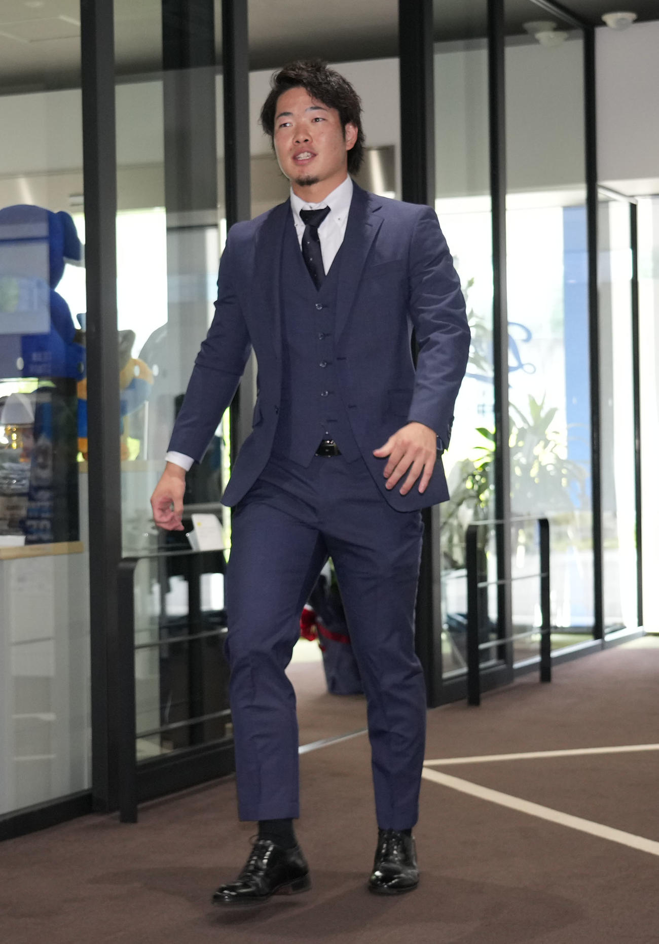 球団事務所に訪れた森博（撮影・森本幸一）
