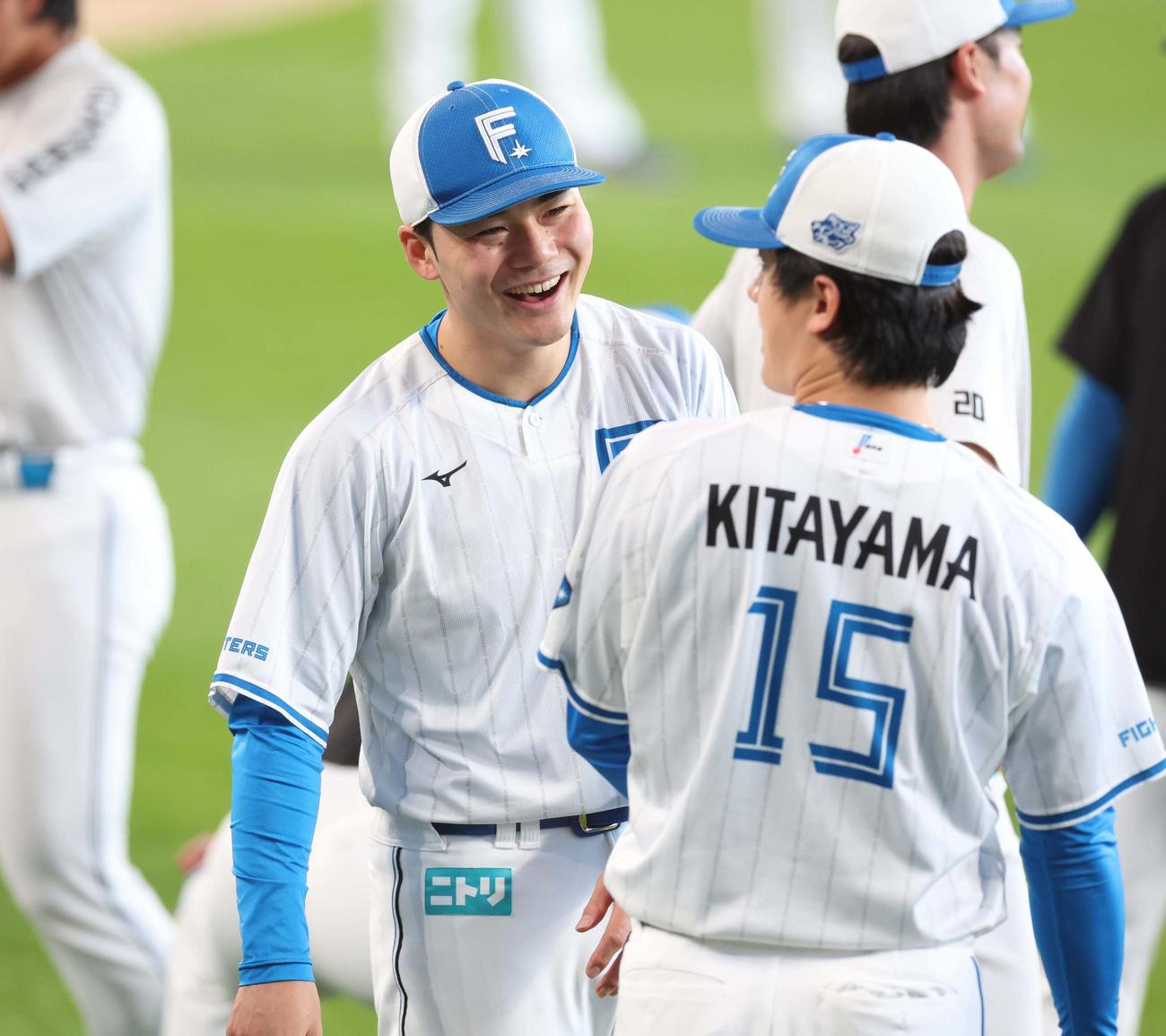 練習中、笑顔の日本ハム清宮幸（撮影・黒川智章）