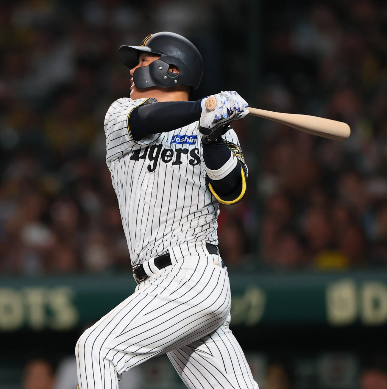 阪神対ヤクルト　7回裏阪神2死一塁、代打原口は中飛に倒れる（撮影・上山淳一）