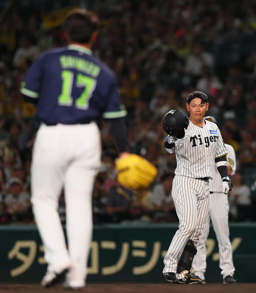 ヤクルト】高津監督が阪神原口文仁の引退試合で粋な継投 清水昇に継投