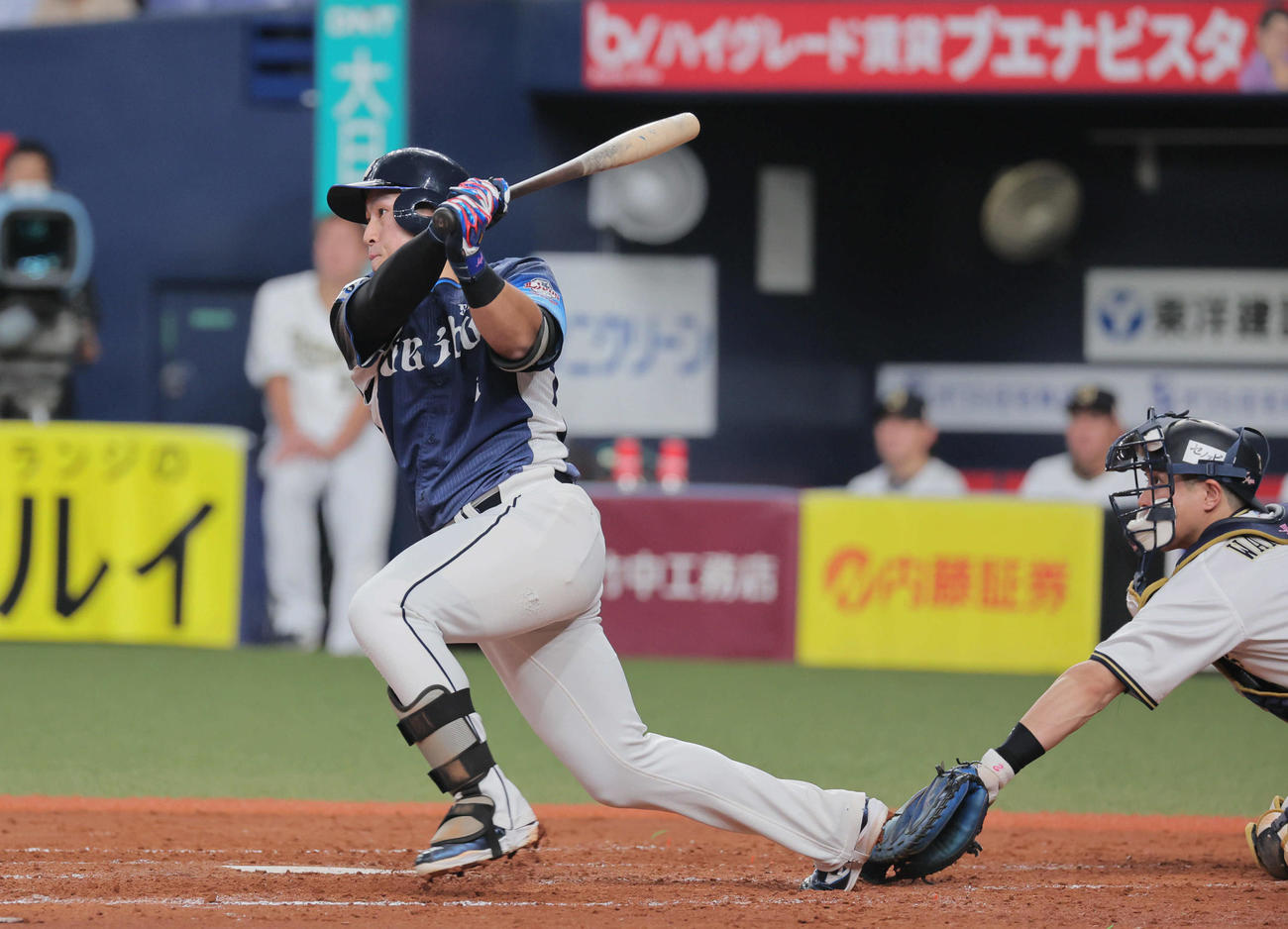 オリックス対西武　4回表西武1死二塁、渡部聖は左翼へ適時打を放つ（撮影・宮崎幸一）