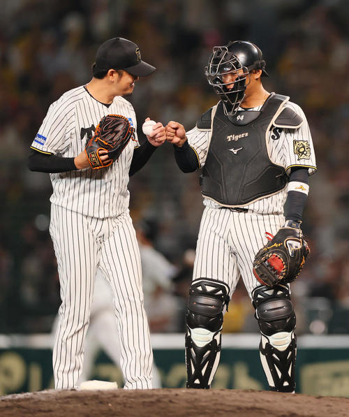阪神】サプライズ！今季引退の原口文仁が最後は懐かしい捕手でプレー