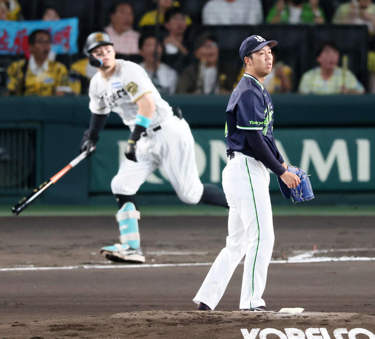 阪神対ヤクルト　1回裏阪神1死三塁、青柳は佐藤輝に左犠飛を打たれて失点（撮影・加藤哉）