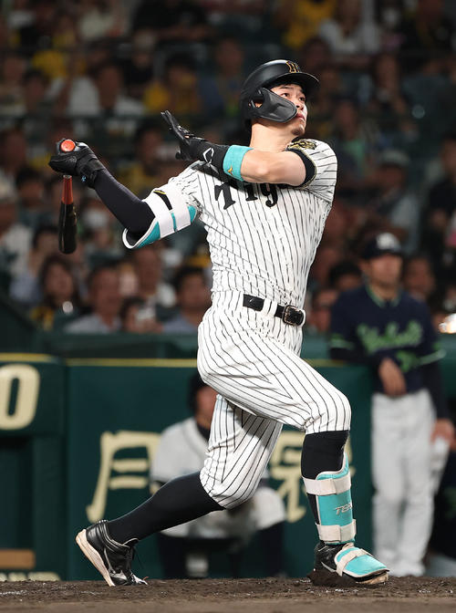 データ】阪神佐藤輝明が球団最年少の40本塁打100打点 森下と同一チーム