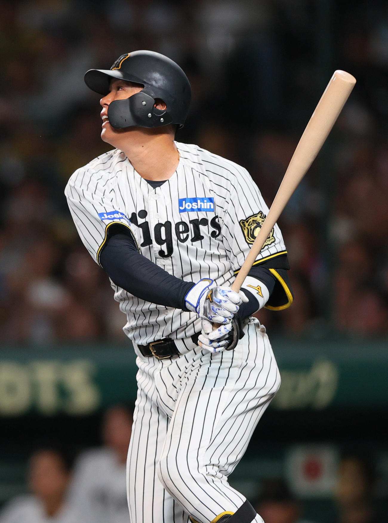 阪神対ヤクルト　7回裏阪神2死一塁、代打原口は中飛に倒れる（撮影・上山淳一）