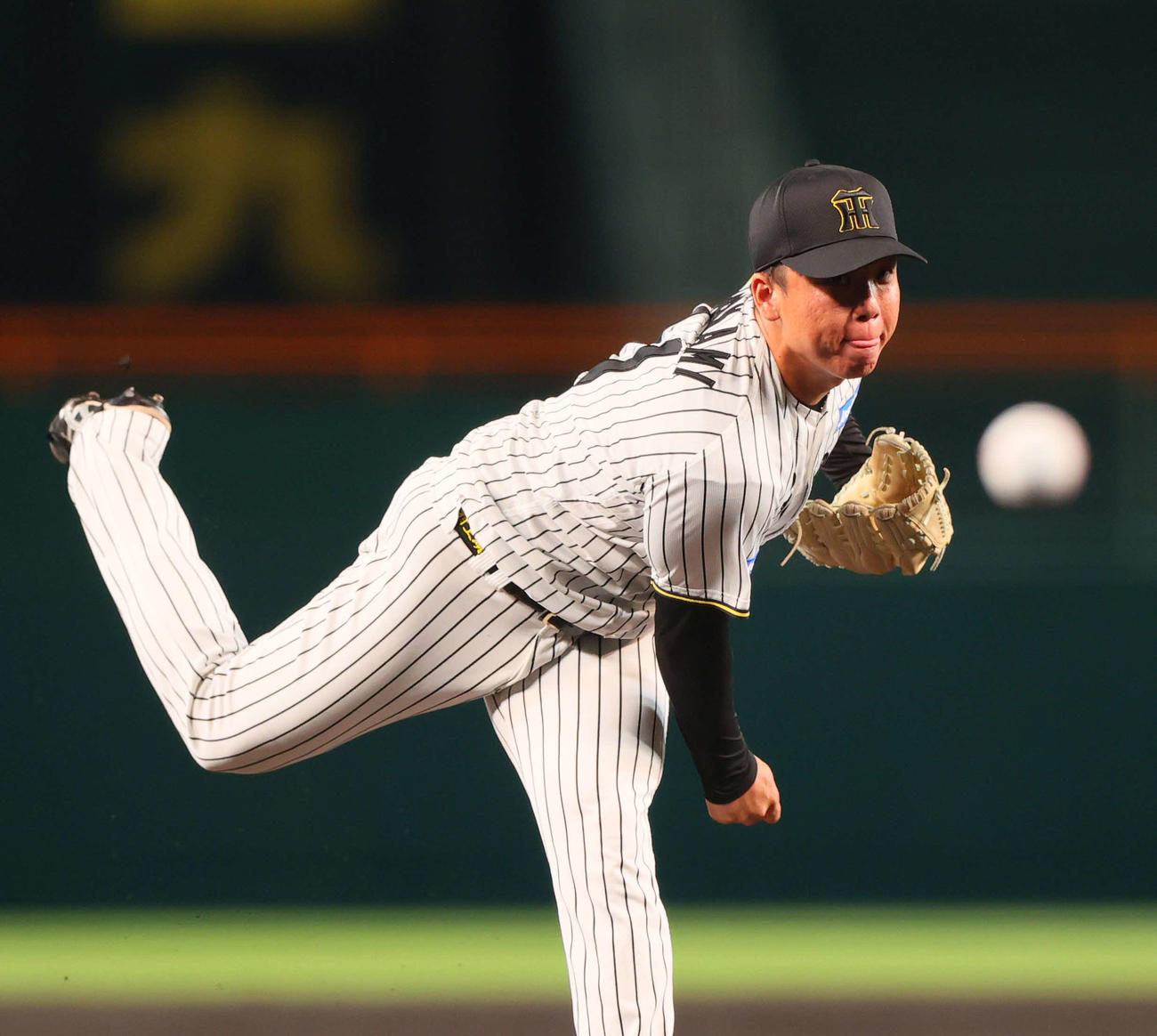 阪神対ヤクルト　阪神先発の村上（撮影・上山淳一）