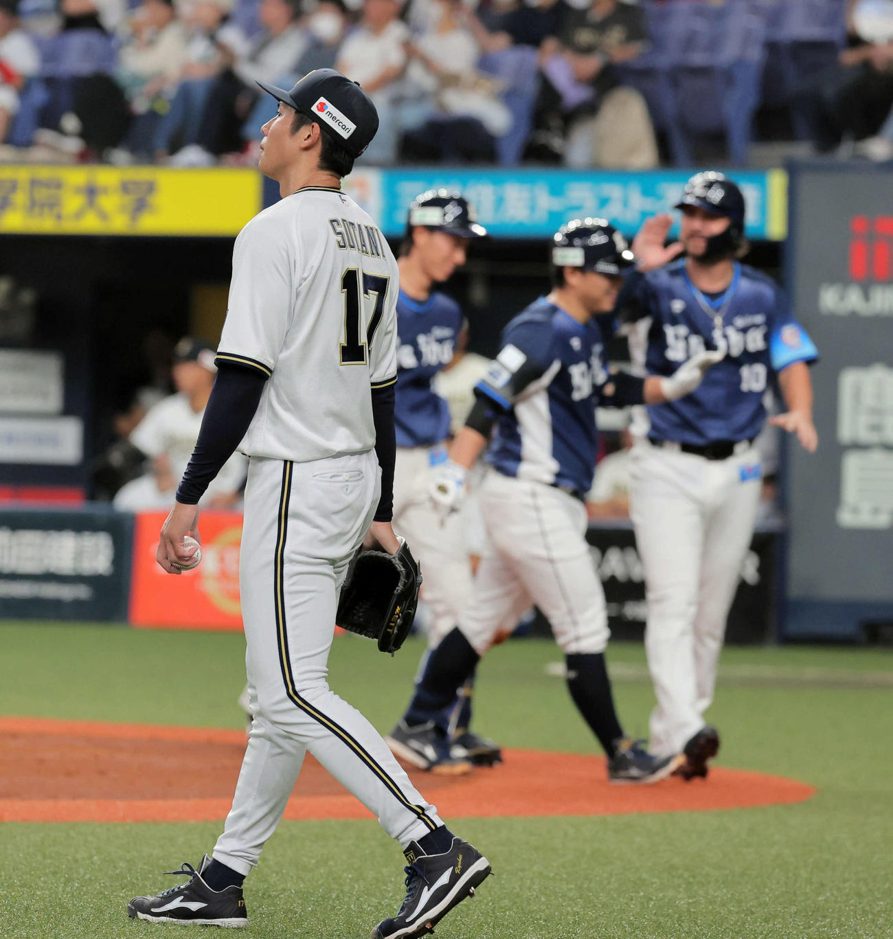 オリックス対西武　2回表西武1死二、三塁、曽谷は古賀の中前打と守備の乱れで一気に3点を失う（撮影・宮崎幸一）