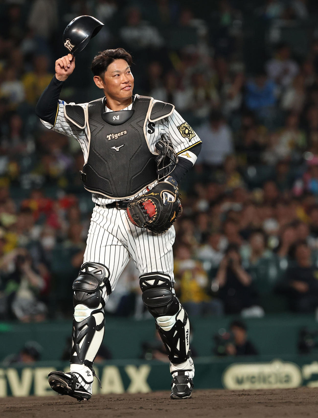 阪神対ヤクルト　　9回、捕手で出場した原口（撮影・上田博志）