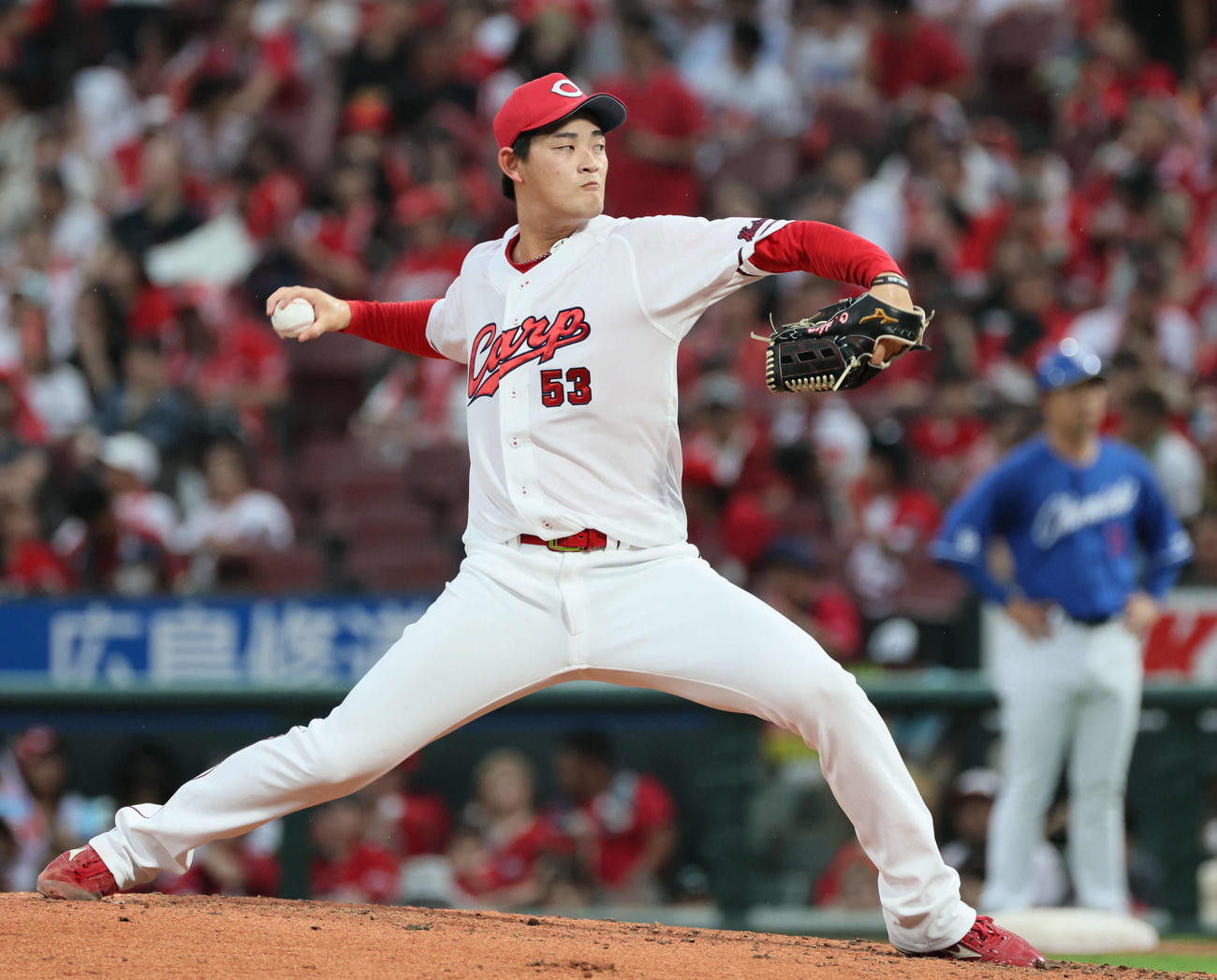 2025年9月13日、中日戦で投げる広島岡本駿（撮影・加藤孝規）