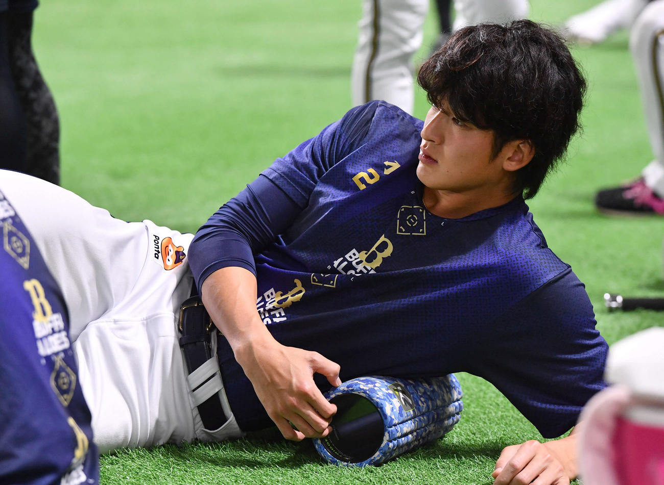 ソフトバンク対オリックス　試合前、ストレッチを行うオリックス山崎（撮影・岩下翔太）