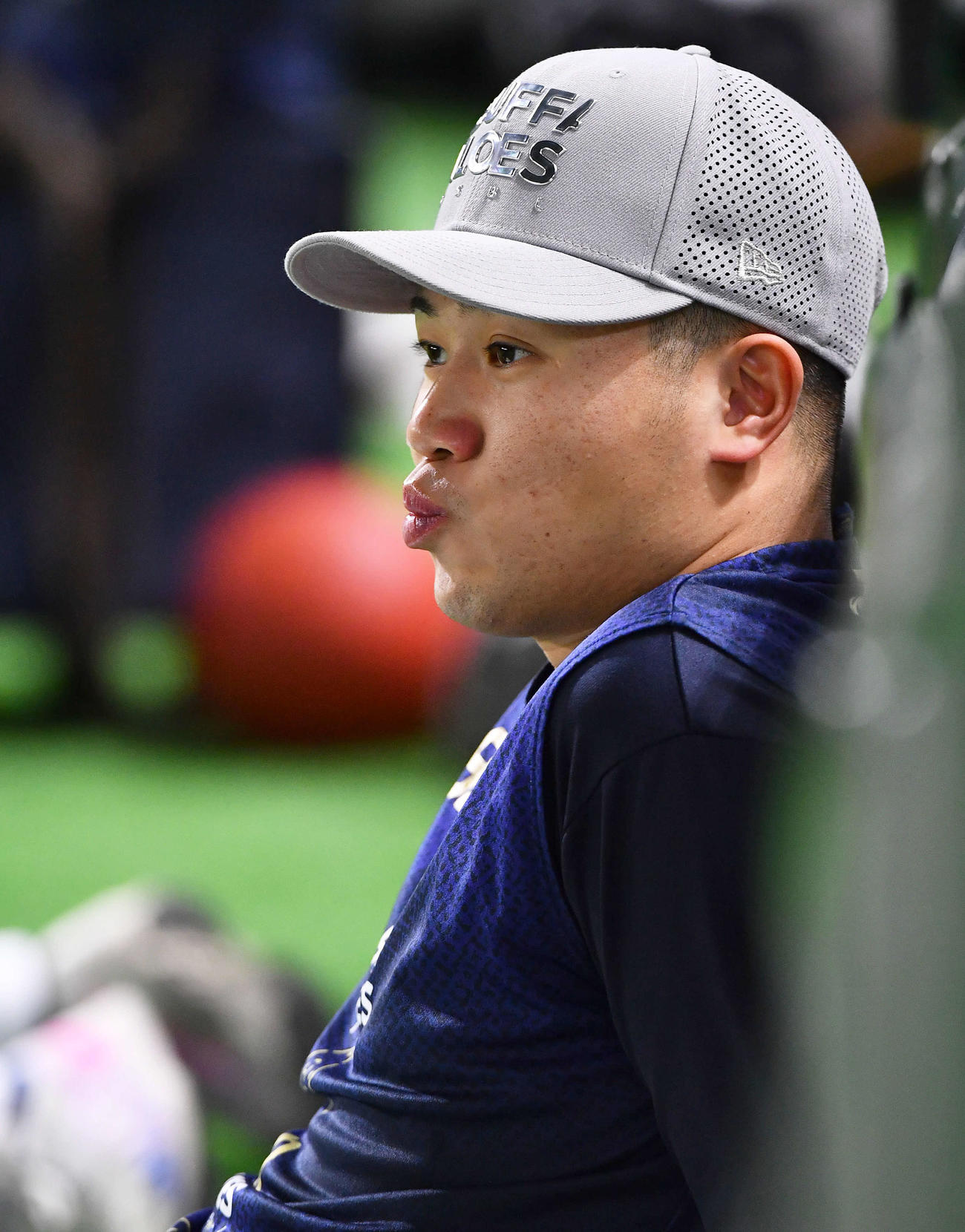 ソフトバンク対オリックス　撮影されていることに気付いて口をとがらせるオリックス才木（撮影・岩下翔太）