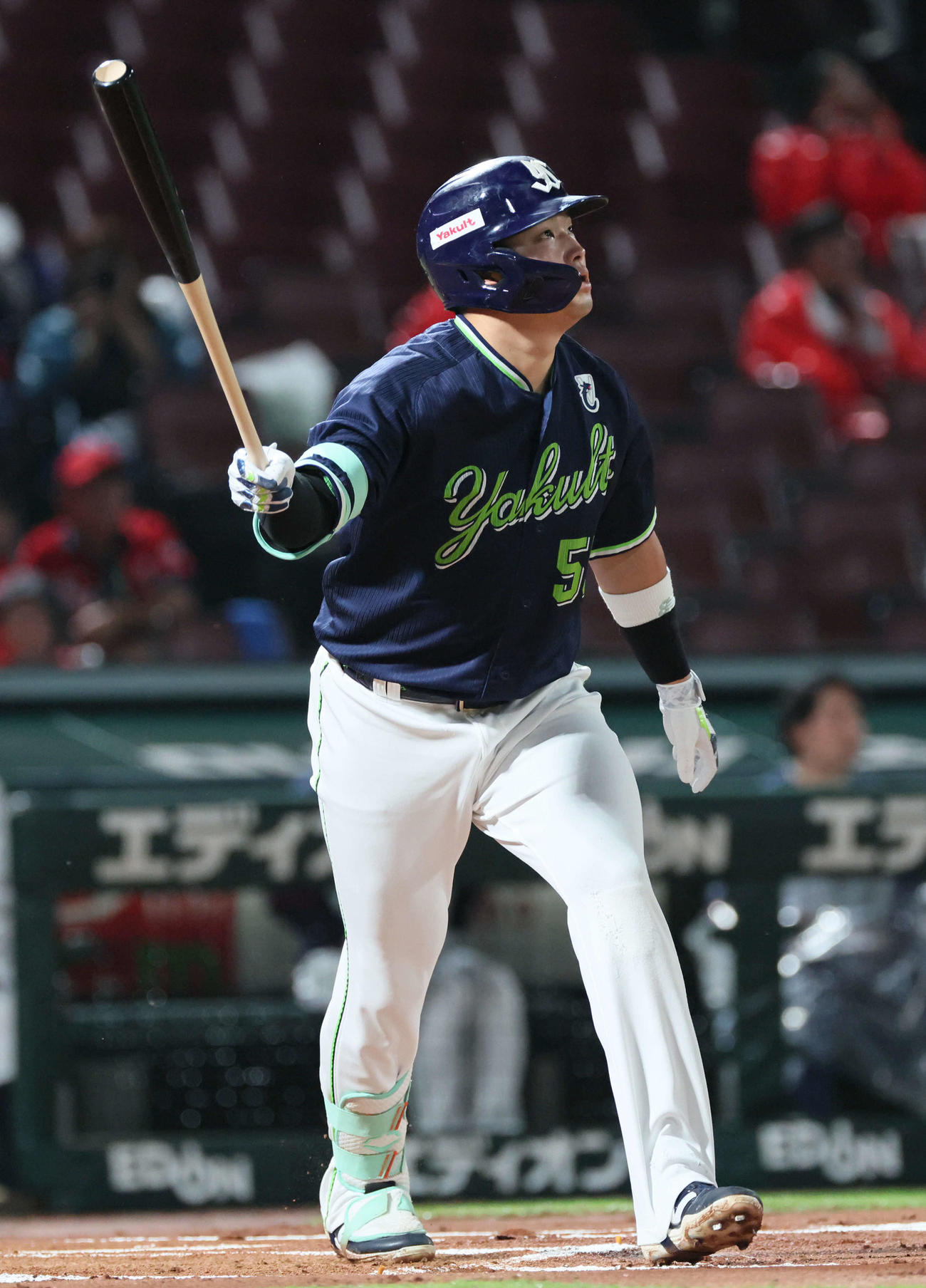 広島対ヤクルト　1回表ヤクルト1死二、三塁、村上は先制右犠飛を放つ（撮影・加藤孝規）
