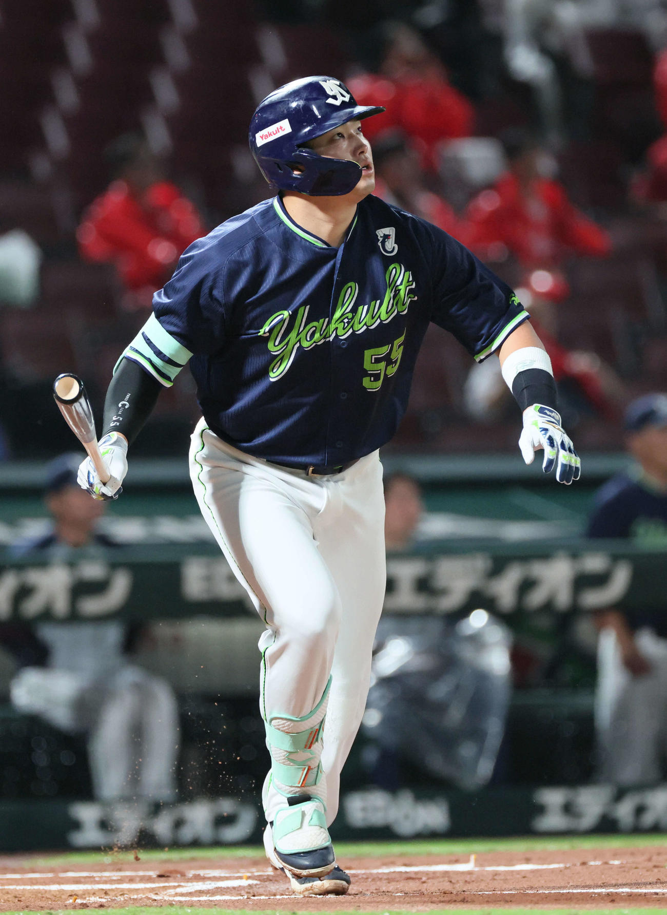 広島対ヤクルト　1回表ヤクルト1死二、三塁、村上は先制右犠飛を放つ（撮影・加藤孝規）