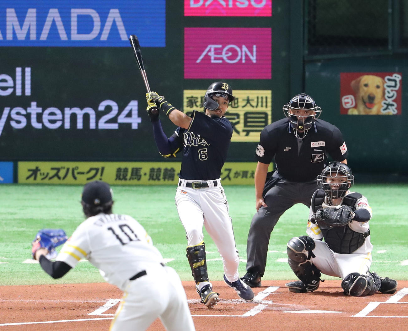 ソフトバンク対オリックス　1回表オリックス1死、宗は左前安打を放つ（撮影・梅根麻紀）