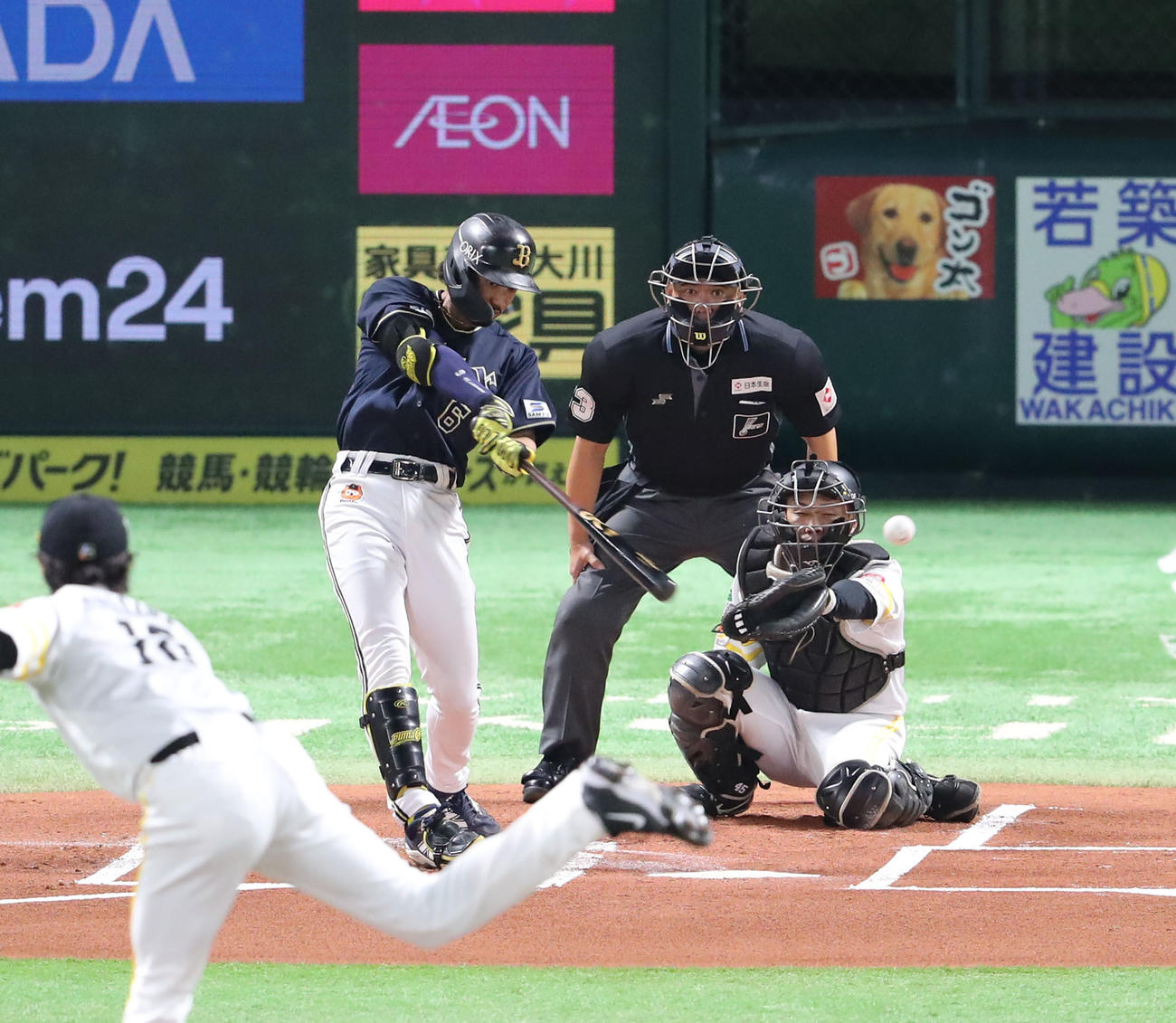 ソフトバンク対オリックス　1回表オリックス1死、宗は左前安打を放つ（撮影・梅根麻紀）