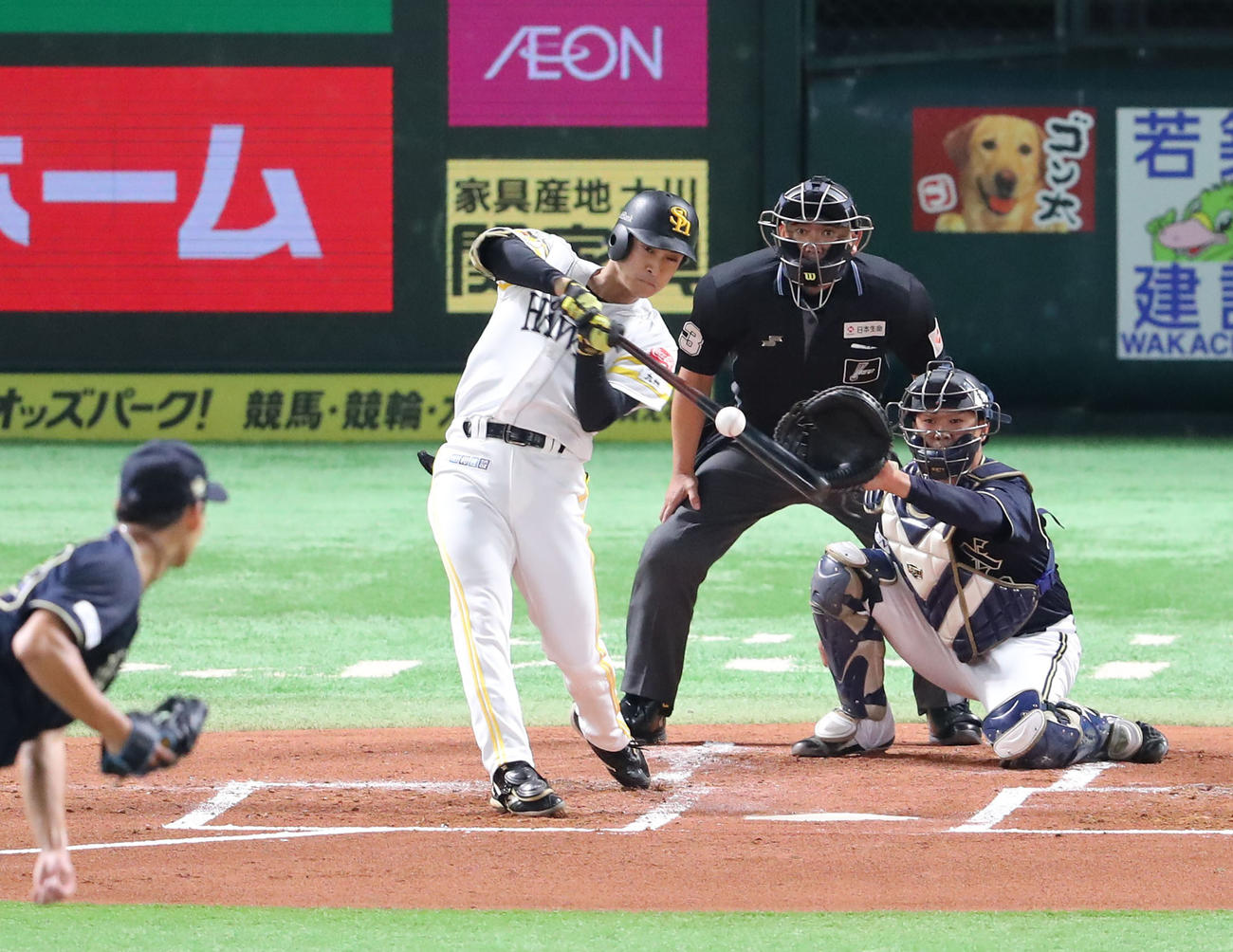 ソフトバンク対オリックス　1回裏ソフトバンク無死一塁、柳町は右越えに先制となる2点本塁打を放つ（撮影・梅根麻紀）