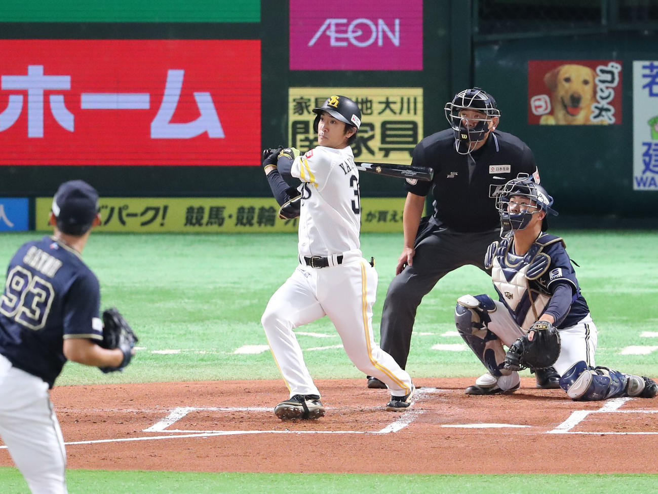 ソフトバンク対オリックス　1回裏ソフトバンク無死一塁、柳町は右越えに先制となる2点本塁打を放つ（撮影・梅根麻紀）