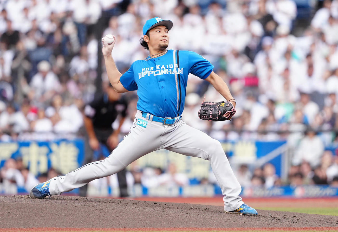 ロッテ対日本ハム　先発し力投する日本ハム伊藤（撮影・鈴木みどり）