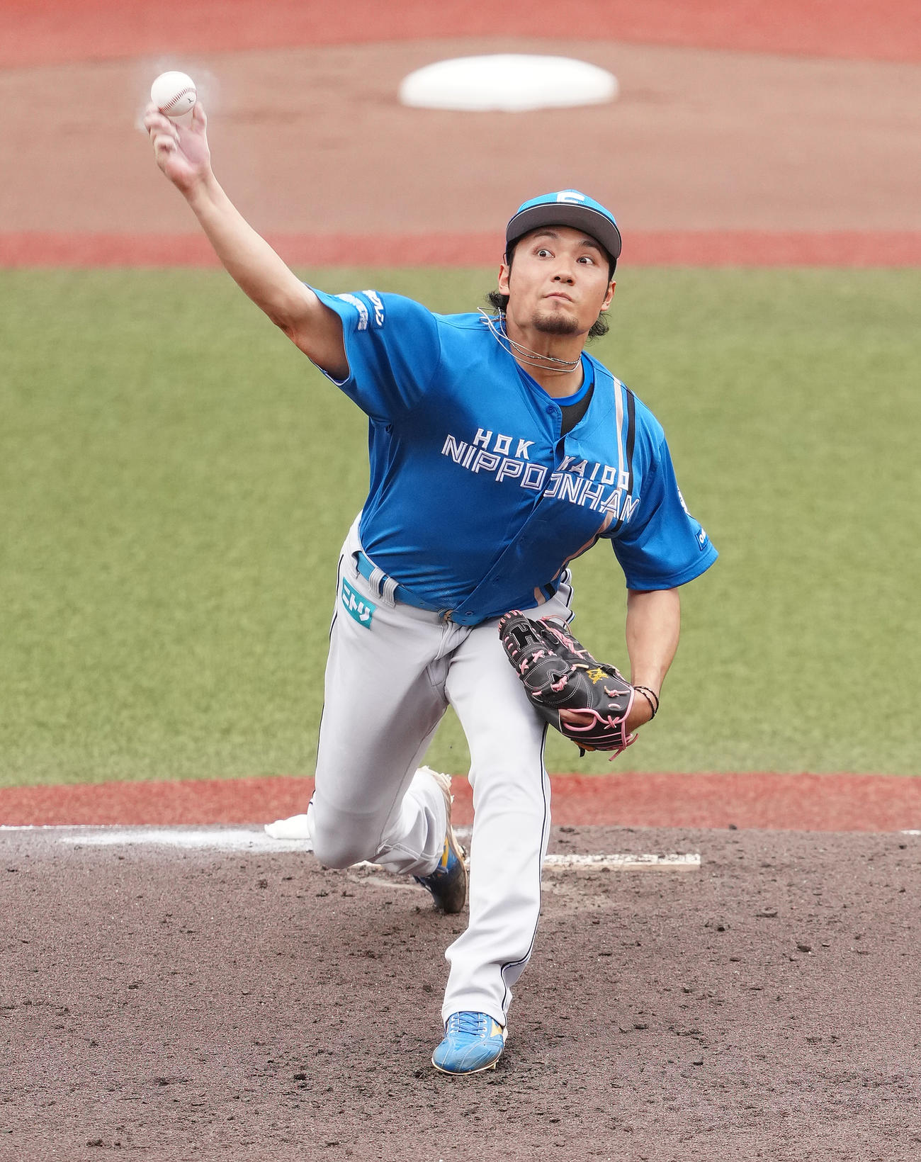 ロッテ対日本ハム　先発し力投する日本ハム伊藤（撮影・鈴木みどり）