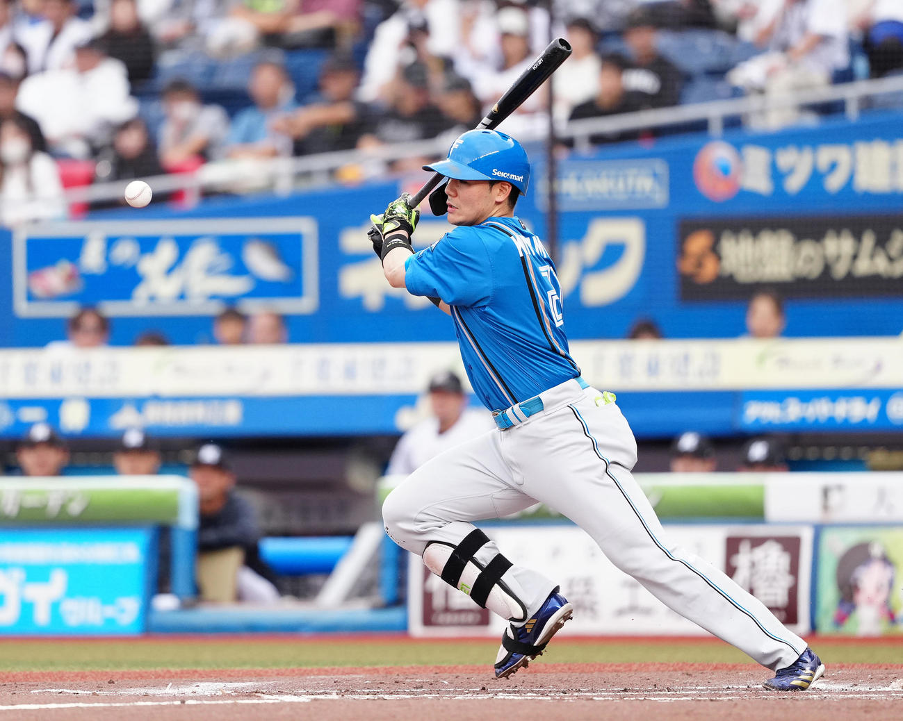 ロッテ対日本ハム　3回表日本ハム1死、捕ゴロに倒れる清宮幸（撮影・鈴木みどり）