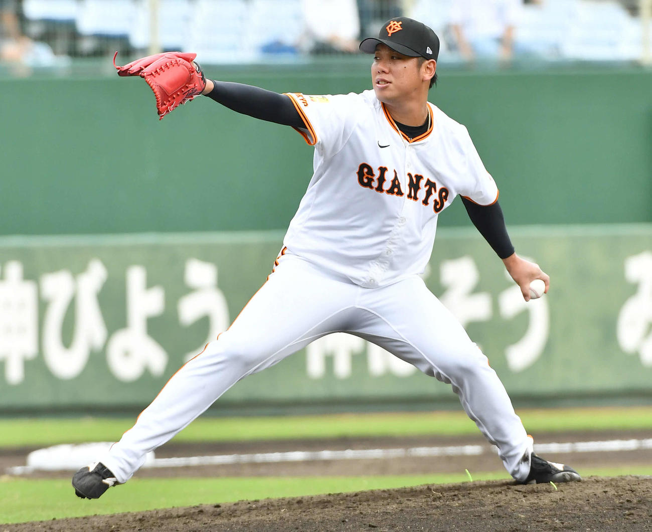 巨人対中日　4回表から登板した、巨人2番手の又木（撮影・岩下翔太）