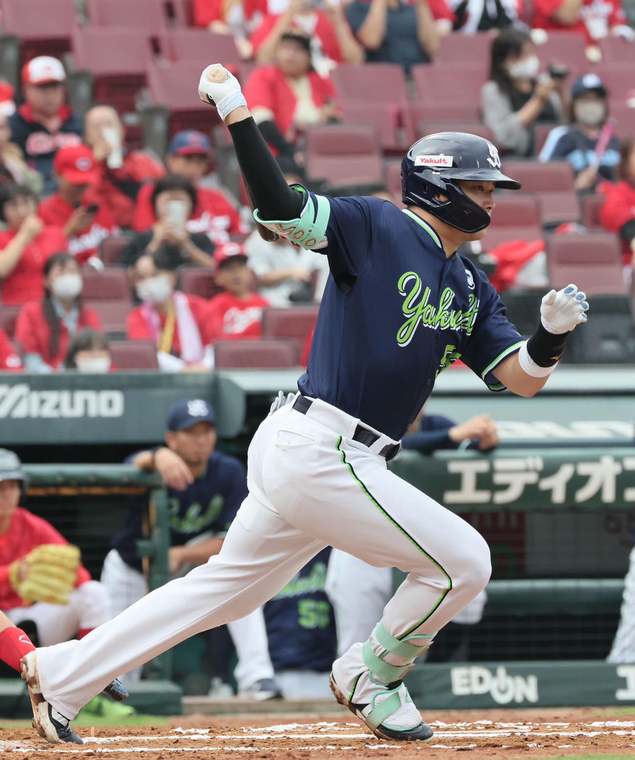 広島対ヤクルト　6回表ヤクルト無死、村上は右前打を放つ（撮影・加藤孝規）