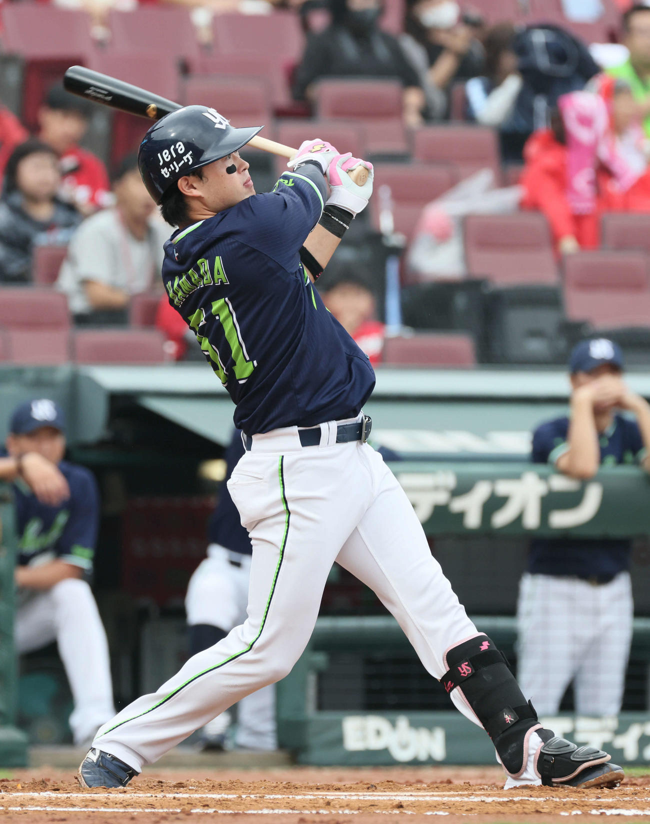広島対ヤクルト　3回表ヤクルト無死、浜田は先制左越え本塁打を放つ（撮影・加藤孝規）