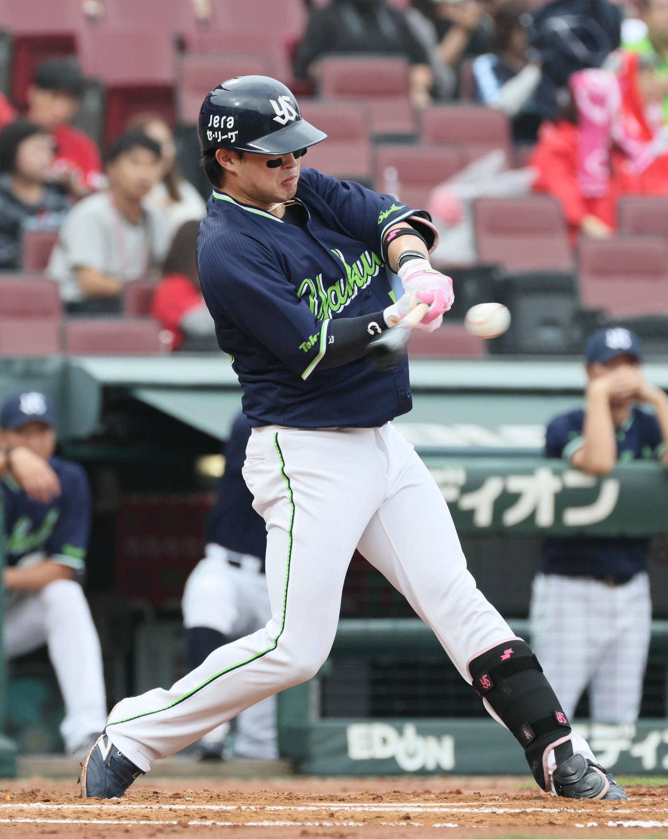 広島対ヤクルト　3回表ヤクルト無死、浜田は先制左越え本塁打を放つ（撮影・加藤孝規）